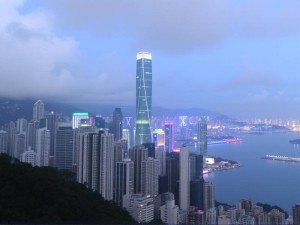 香港用ChatGPT安全吗?3个关键技巧避免封号+合法替代方案